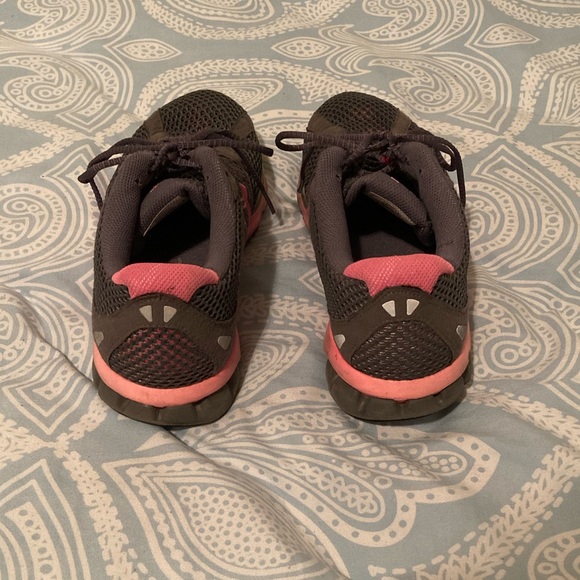 Grey/Pink Under Armour Mesh Sneakers Size 10 - Picture 4 of 7